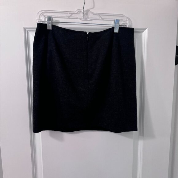 CAbi Gray Wool Blend Andy's Modern Mini Skirt Size 6 - Picture 4 of 8